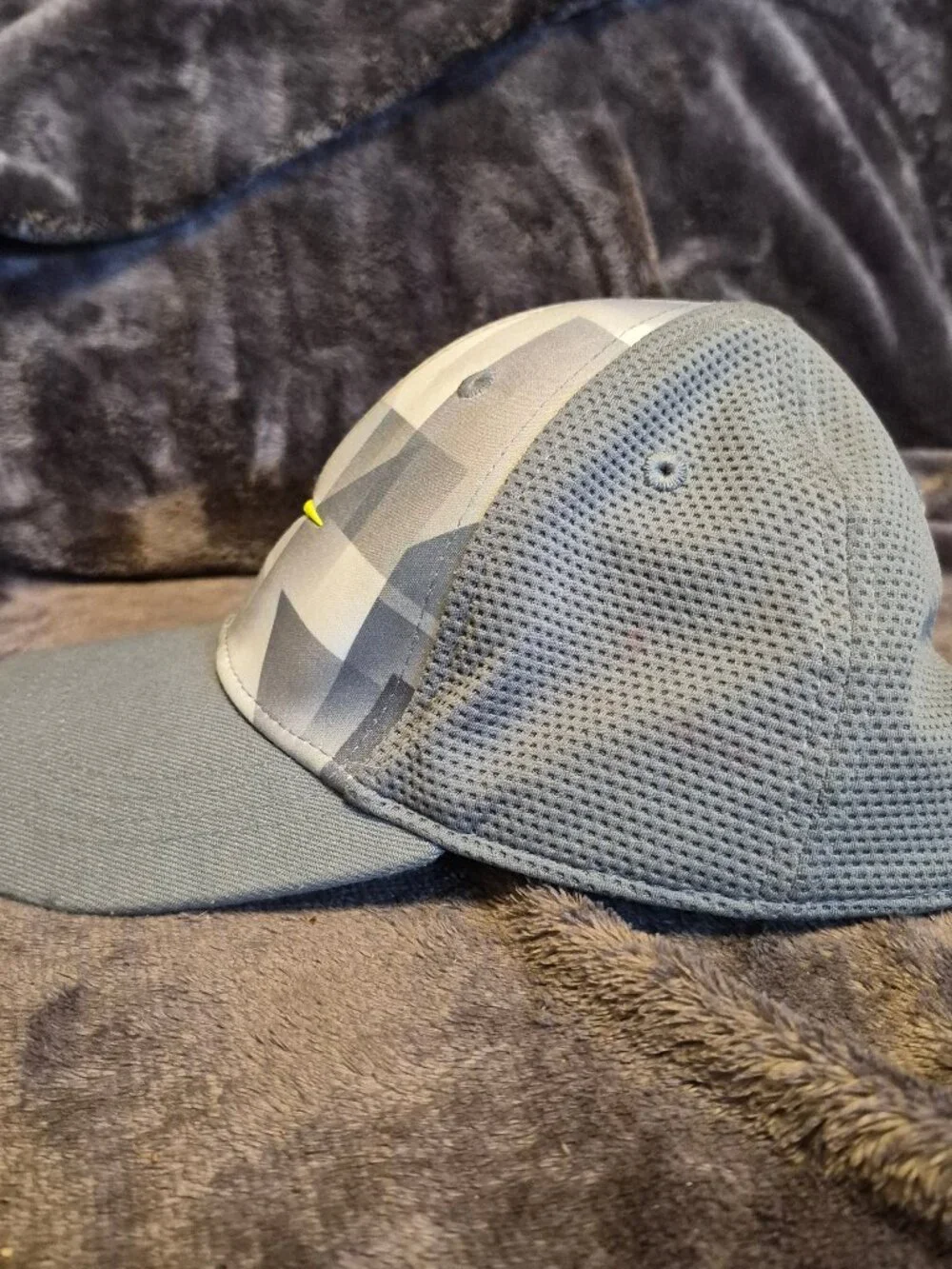 Nike Boys Baseball Cap Mesh Adjustable Gray Geometric Pattern Size 4-7